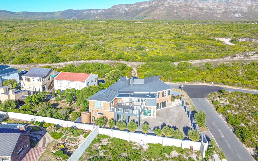 4 Bedroom Property for Sale in De Kelders Western Cape